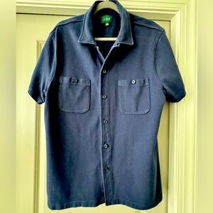 Men’s pique camp shirt in navy with two pockets and tone on tone buttons
